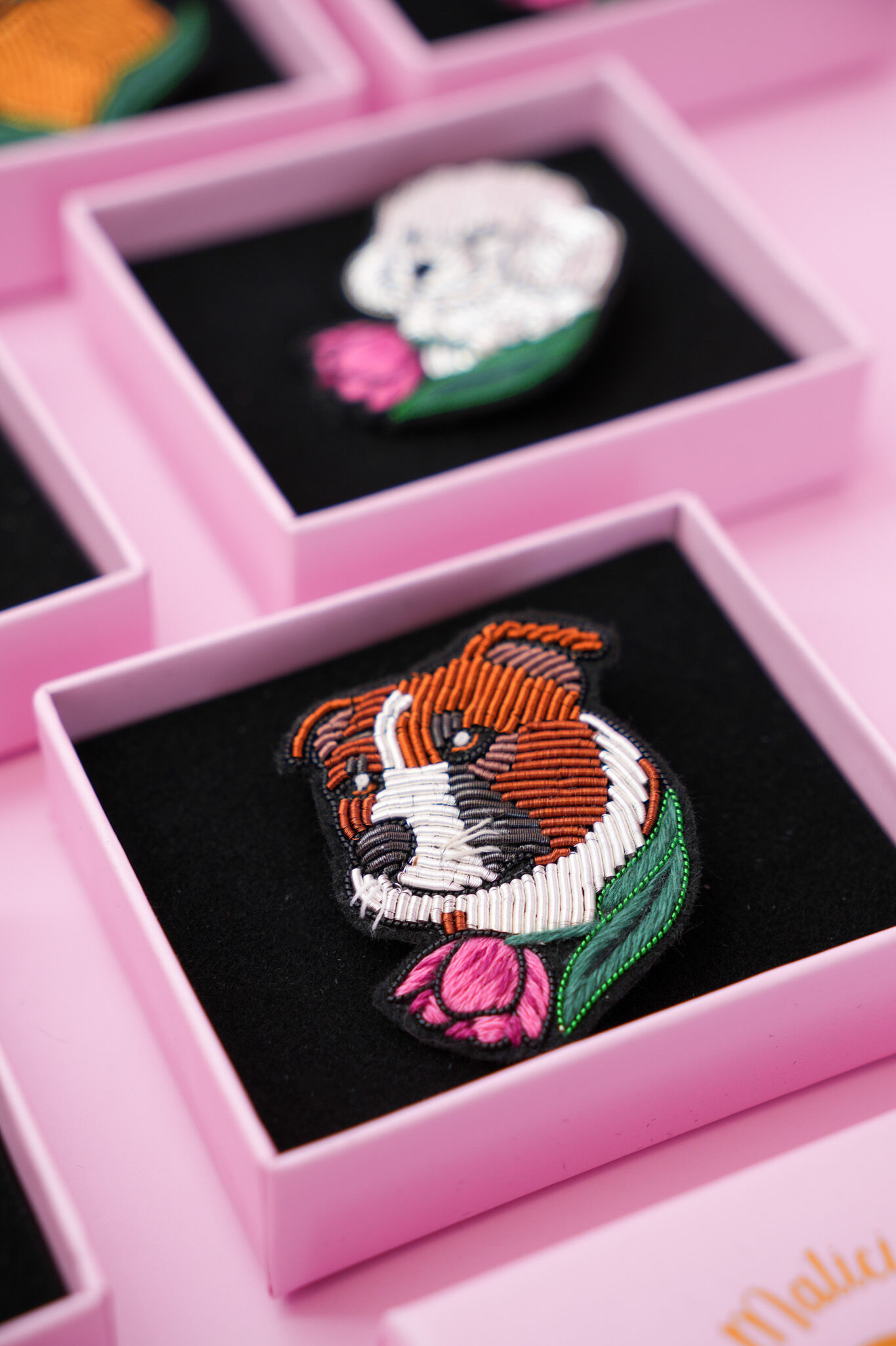 Lot complet – Collection 19 Broches Chiens