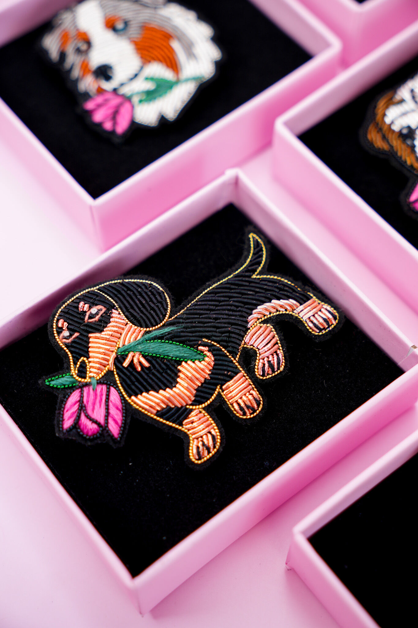 Lot complet – Collection 19 Broches Chiens