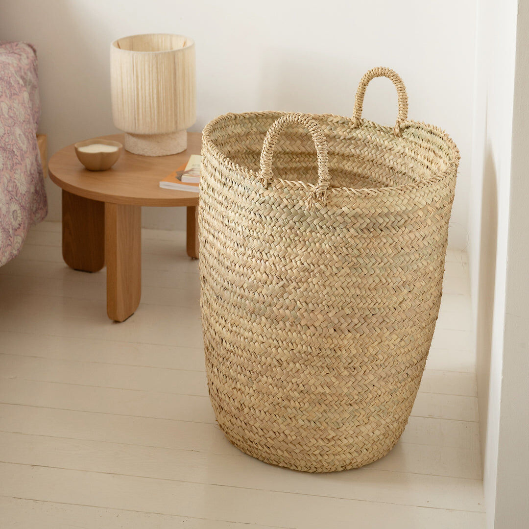 Cesto de lavandería XL tejido a mano con hojas de palma - Gran baúl de almacenamiento natural - Artesanía marroquí sostenible (70 cm)