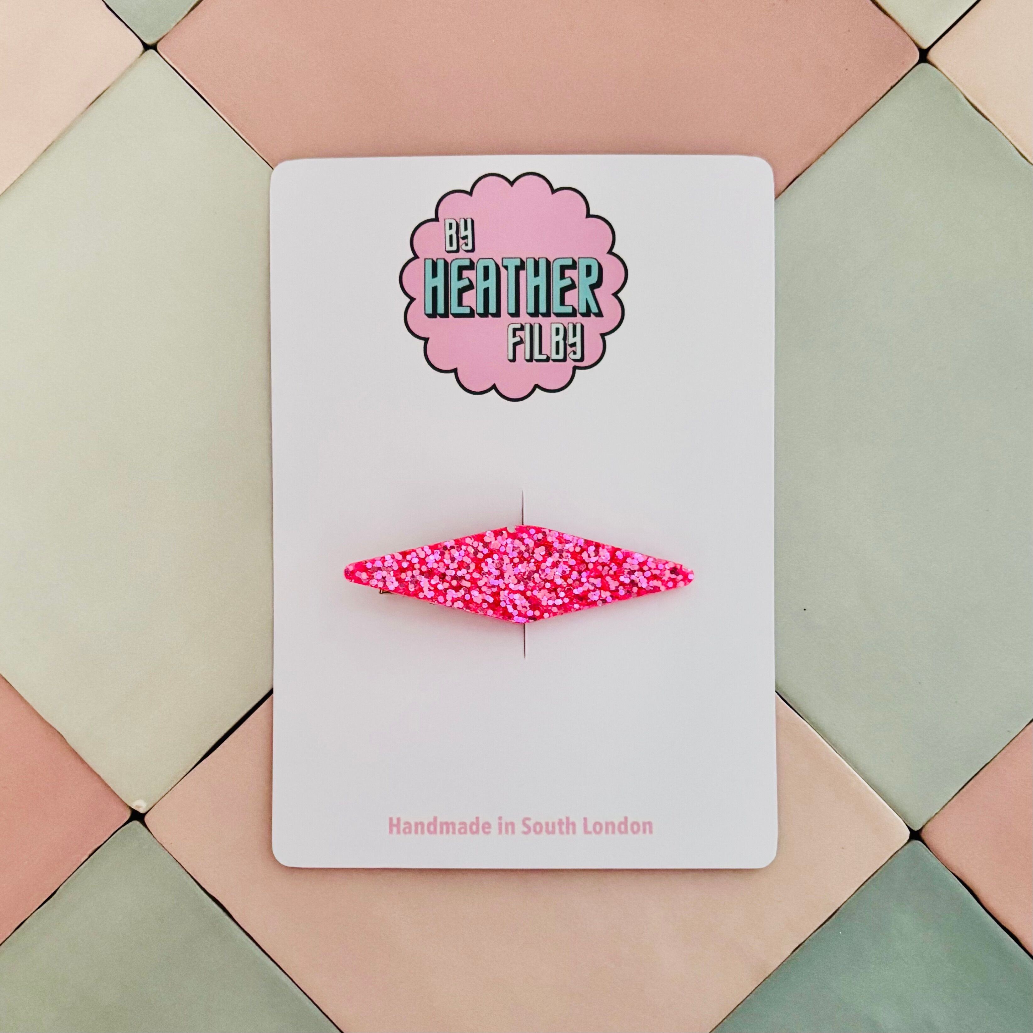 💖 Neon Pink Glitter Resin Hair Clip