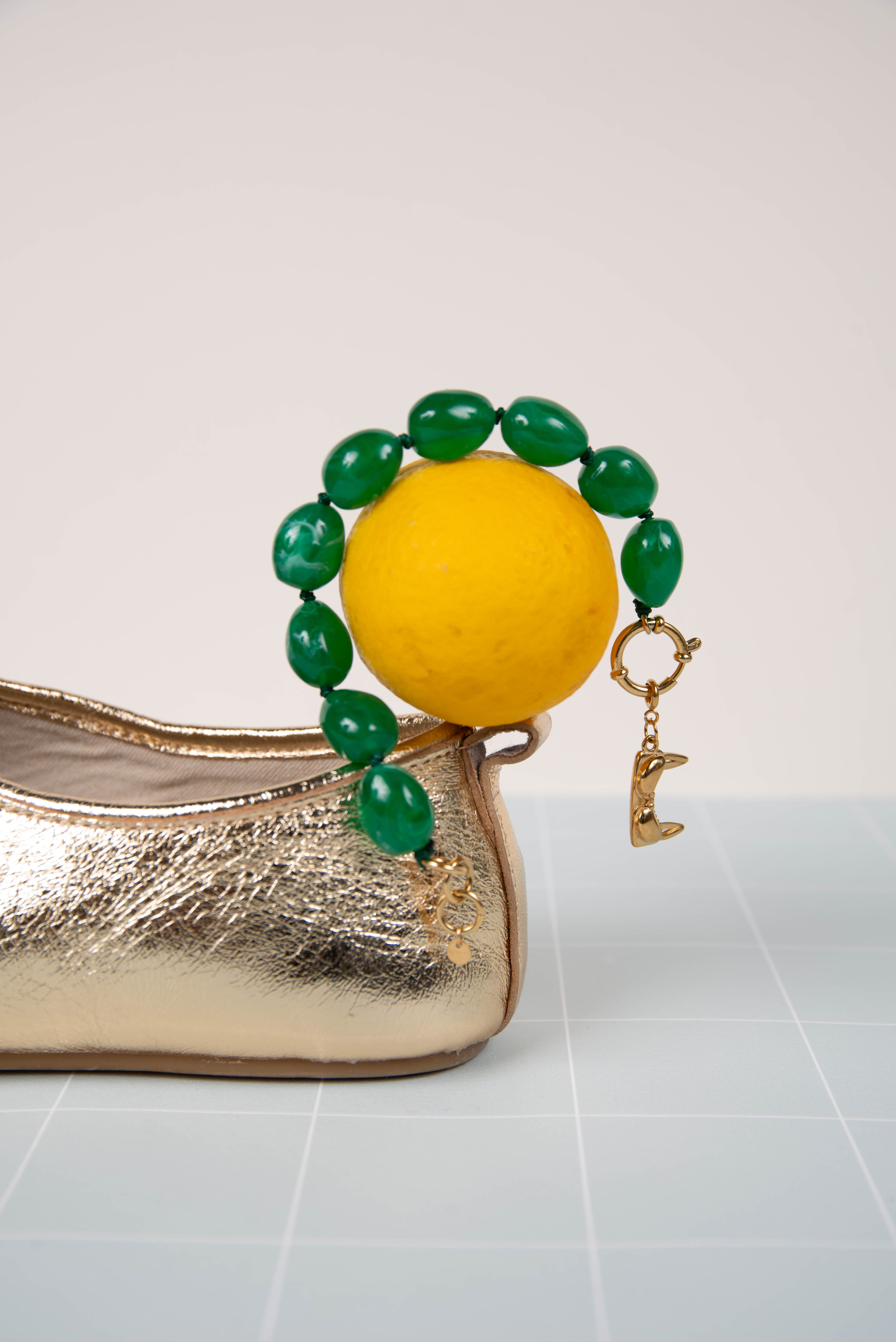 Bracelet résine vert - avec charms soutien-gorge