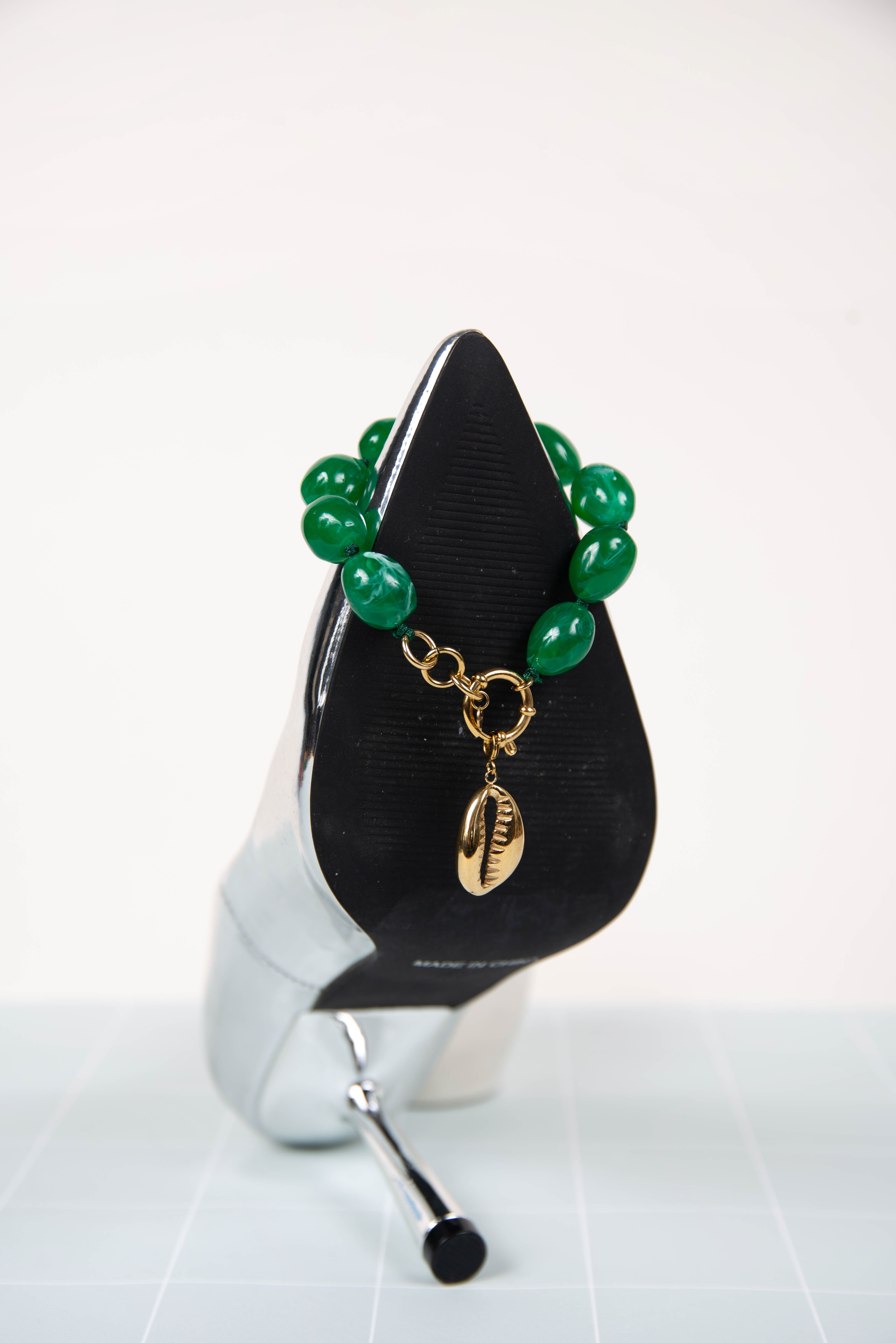 Bracelet résine vert - avec charms coquillage