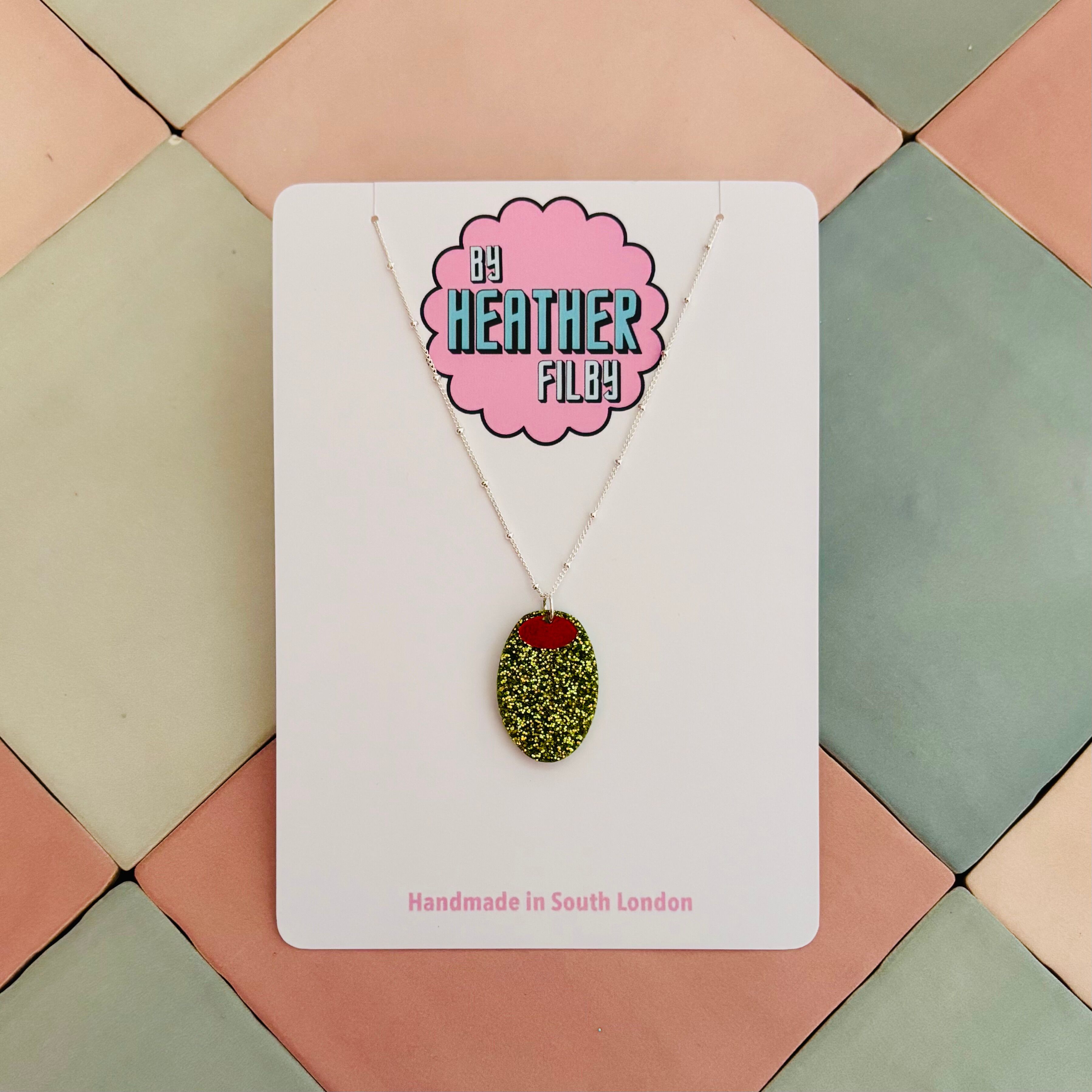 🍸 Olive Charm Necklace