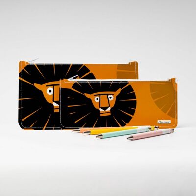 THE LION DONT SLEEP TONIGHT Tyvek® XL pencil case with zipper