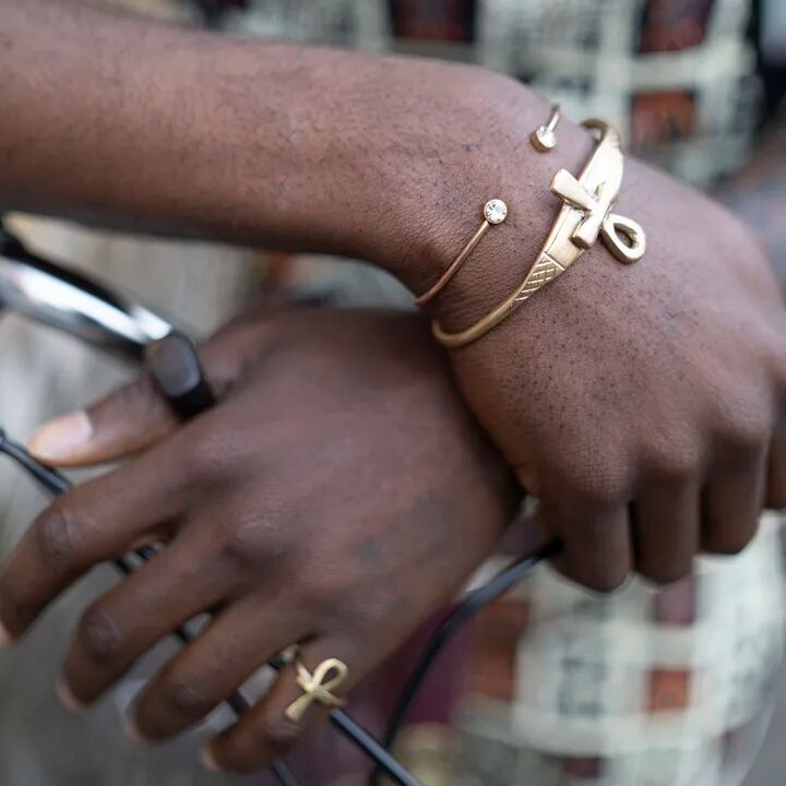 Armreif aus Bronze mit Afrikanischen Symbols