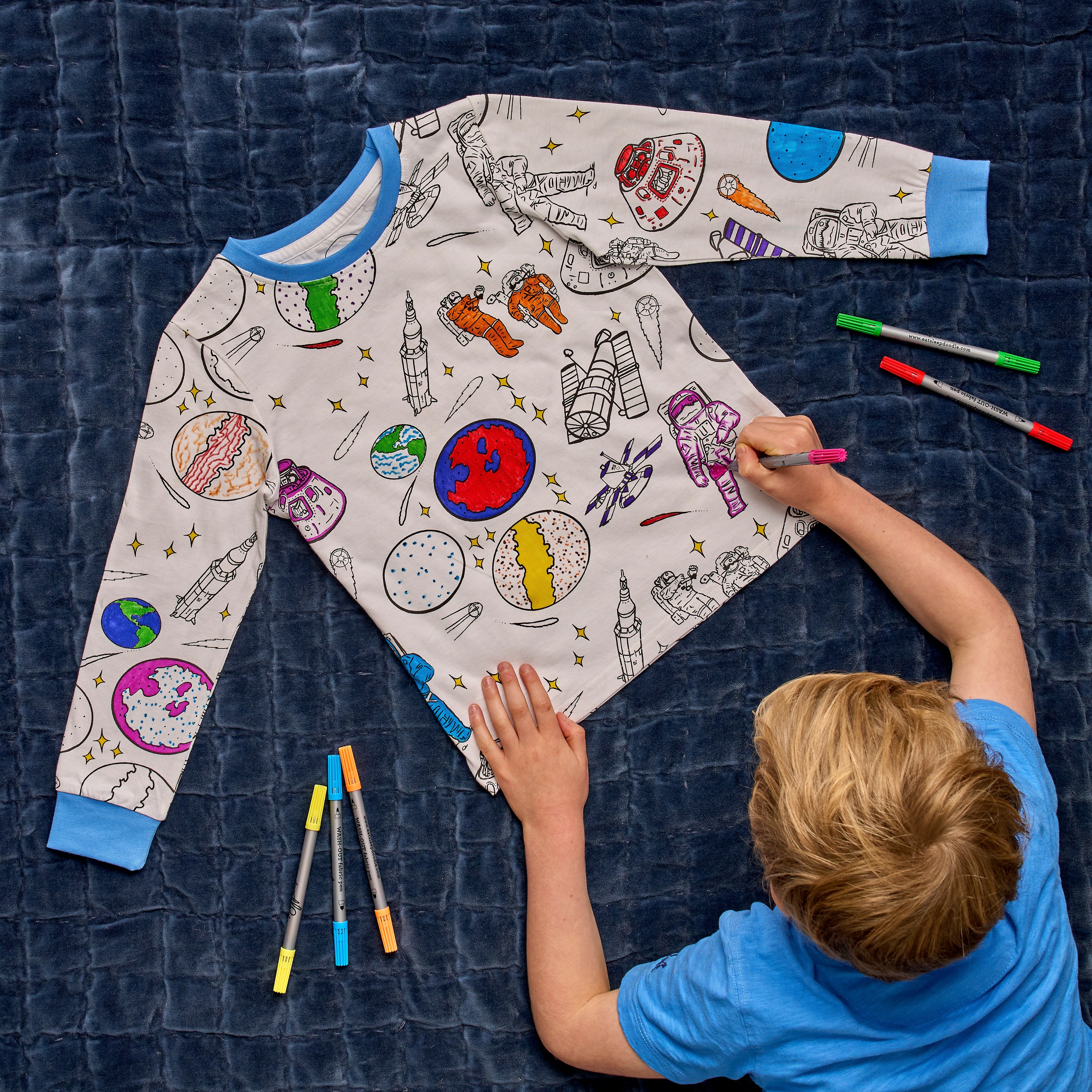 Explorador espacial en pijama para colorear
