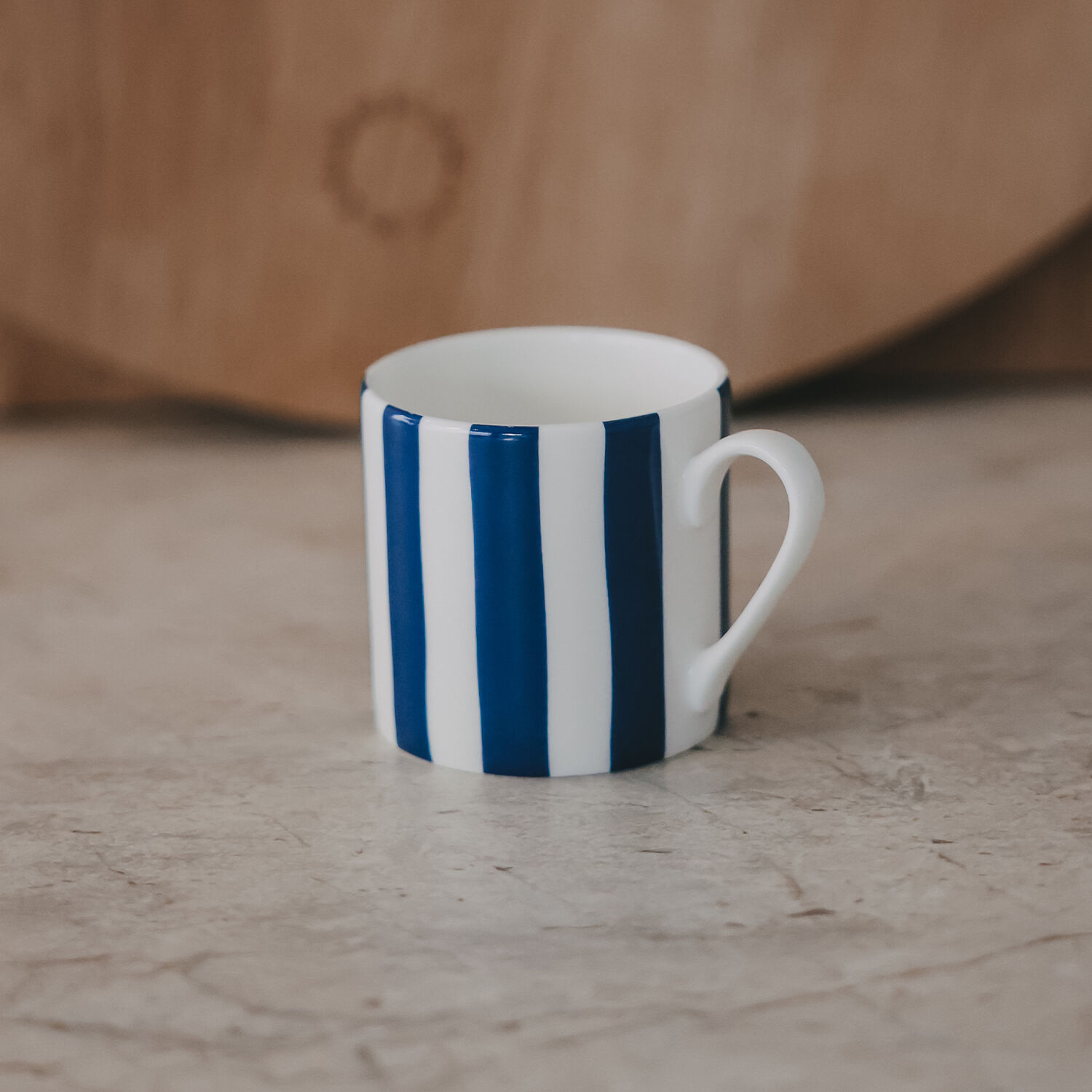 Small cup with dark blue stripes (PU = 4 pcs.) ) 