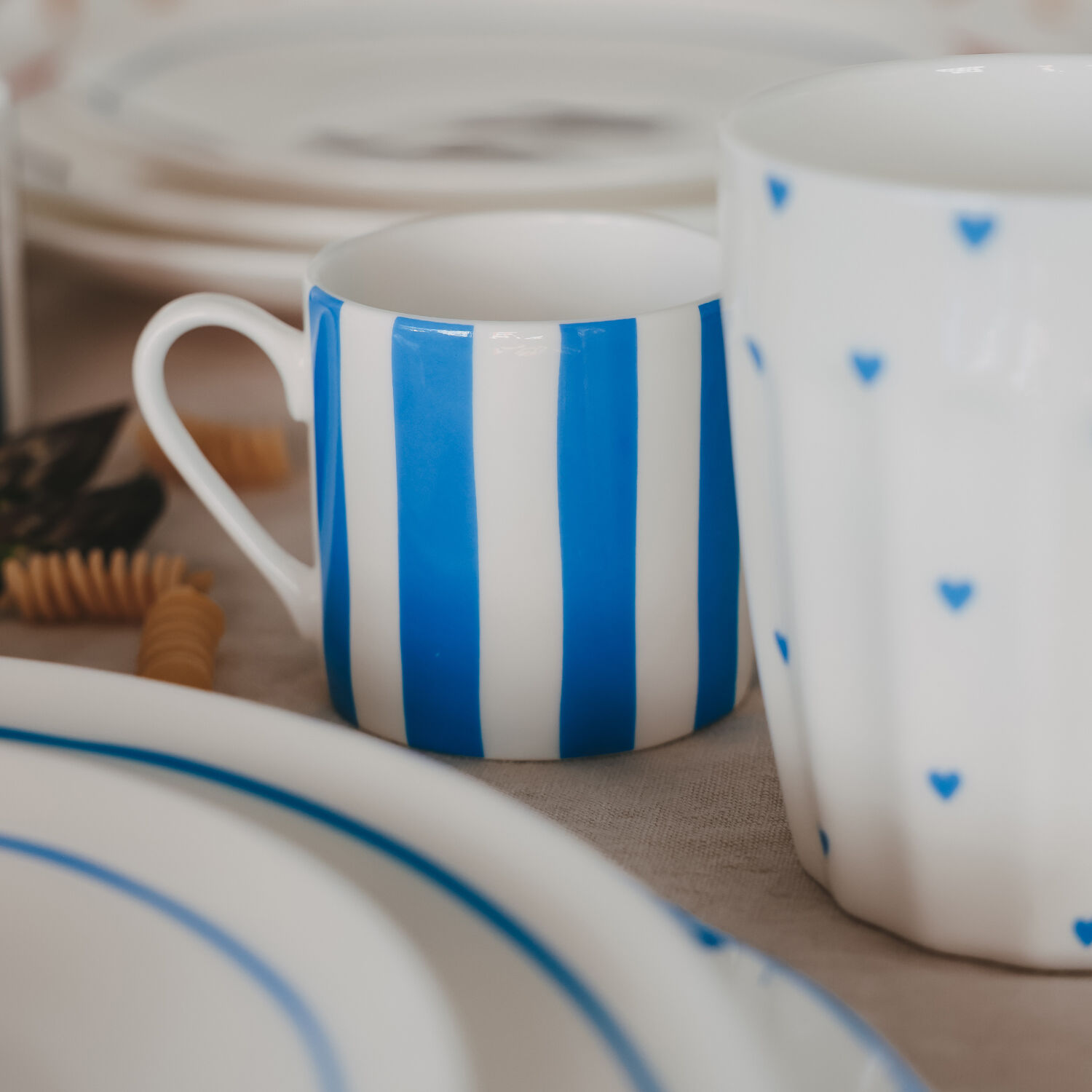Small cup with light blue stripes (PU = 4 pcs.) ) 