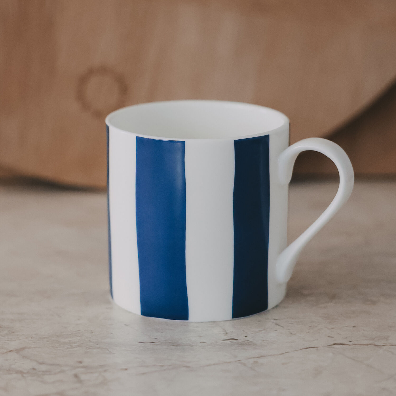Dark blue striped mug (PU = 4 pcs.) ) 