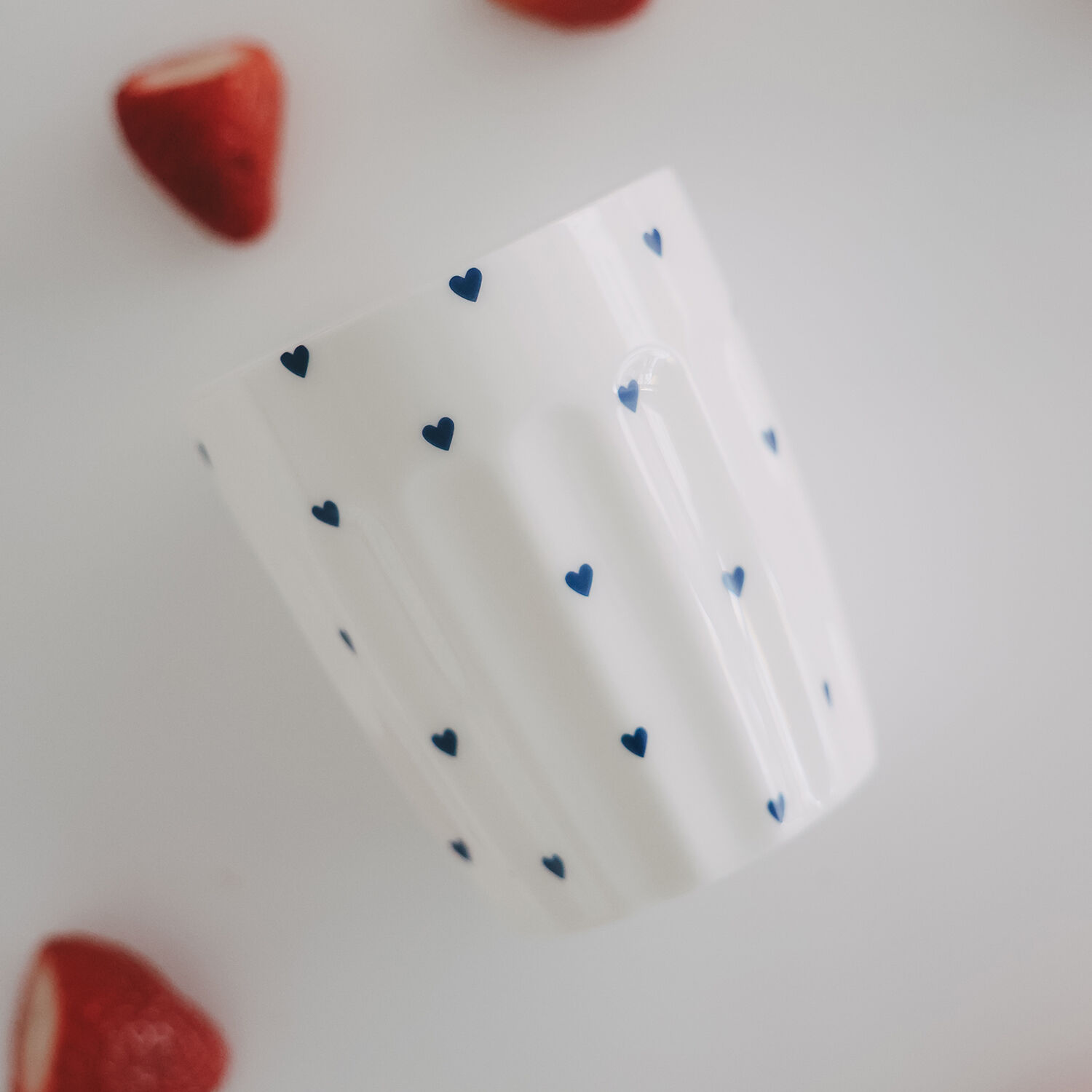 Cups with small hearts, dark blue (PU = 4 pcs.) ) 