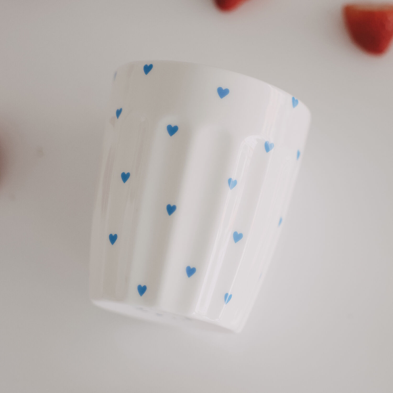 Cups with small hearts, light blue (PU = 4 pcs.) ) 
