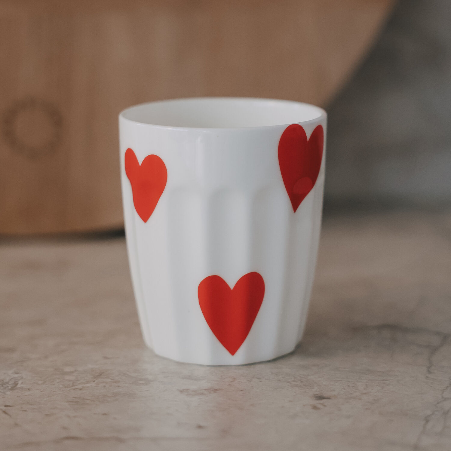 Cups with large red hearts (PU = 4 pcs.) ) 