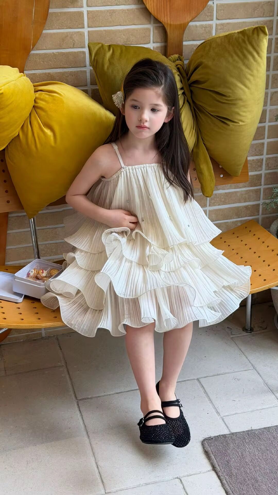 Vestido Romie con volantes plisados ​​en capas