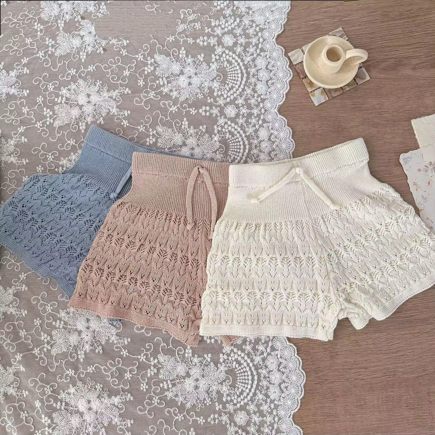 Pantalones cortos de encaje de punto suave Aila – 3 colores