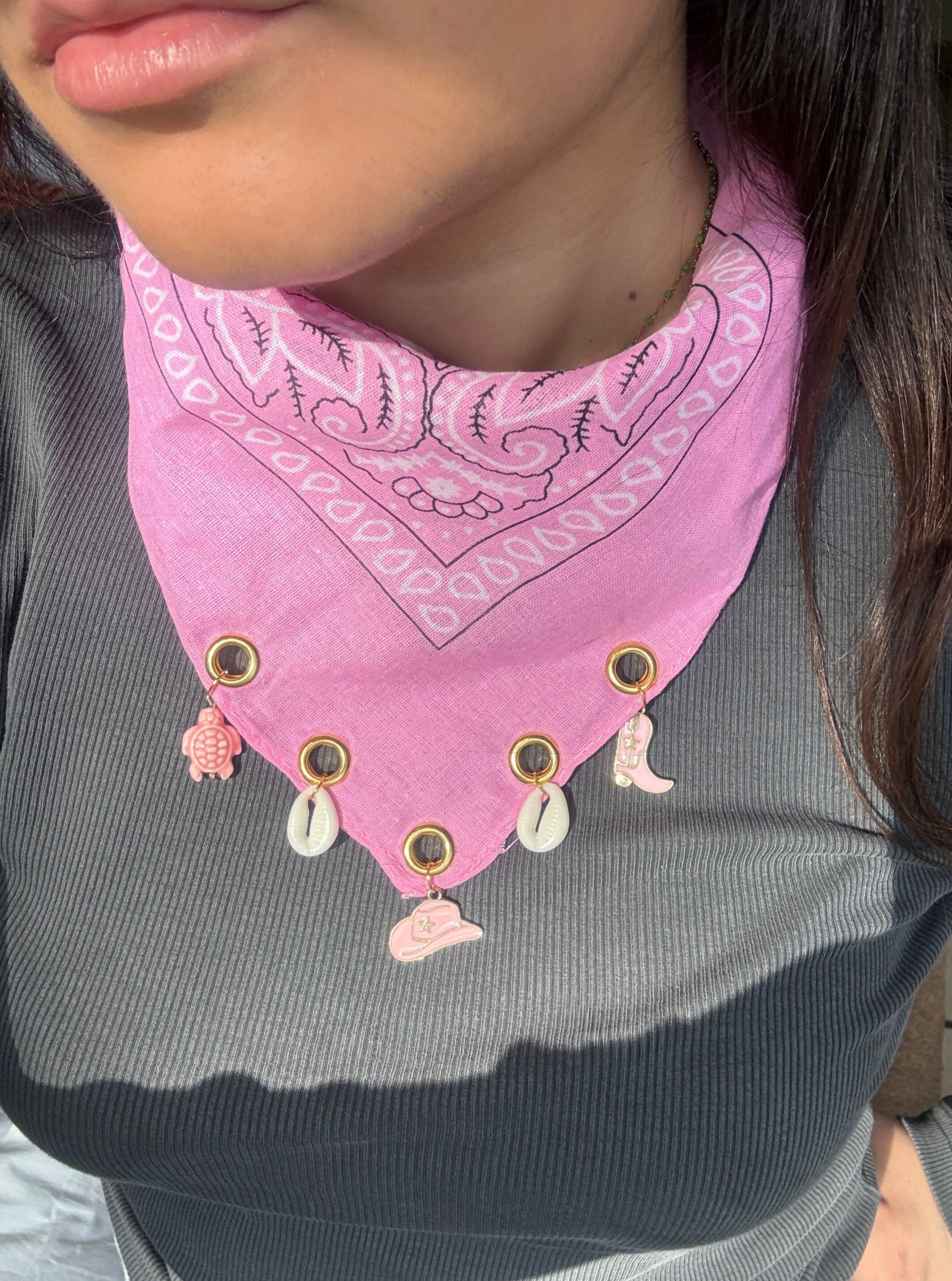 Bandana charms couleur rose