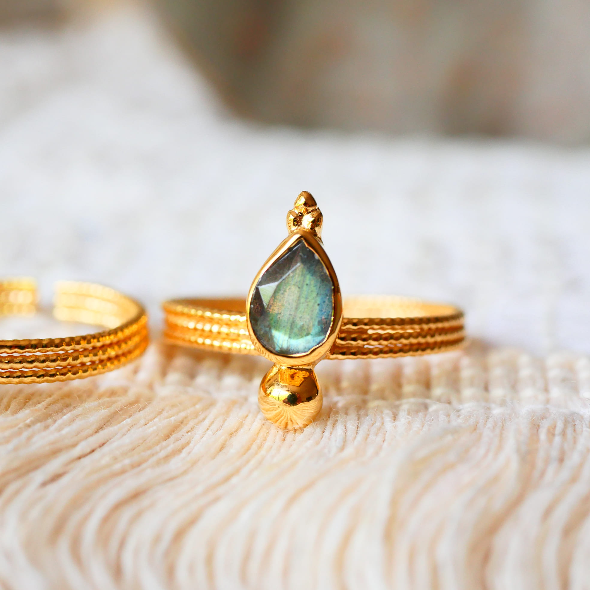 Bague réglable Labradorite SOMA – Mystère & Équilibre