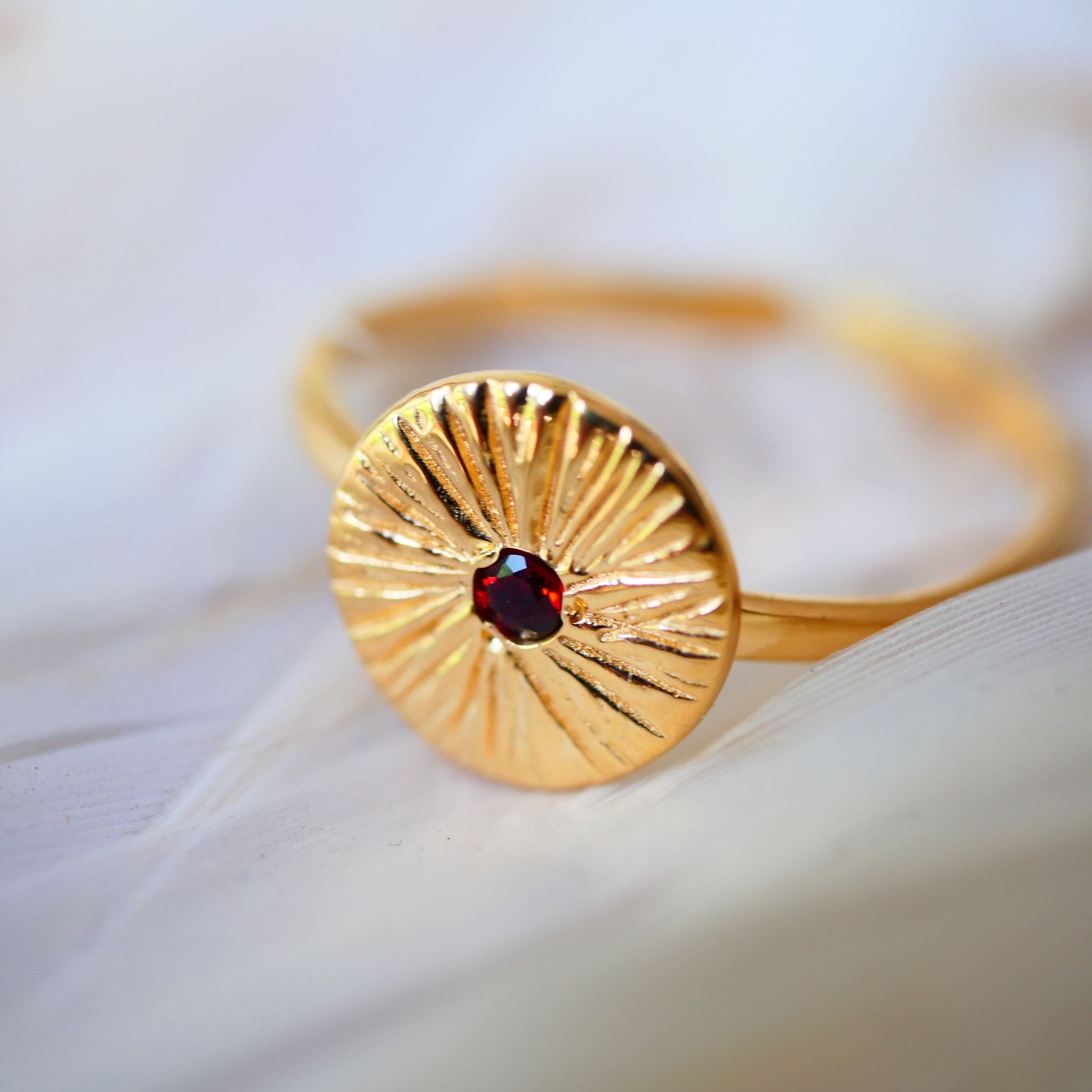 Bague Réglable Grenat RAVI – Énergie Solaire & Passion
