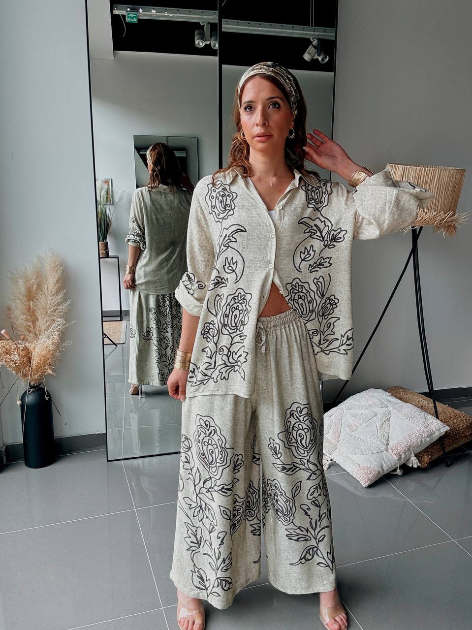 Conjunto de camisa y pantalón fluido – Estilo natural minimalista