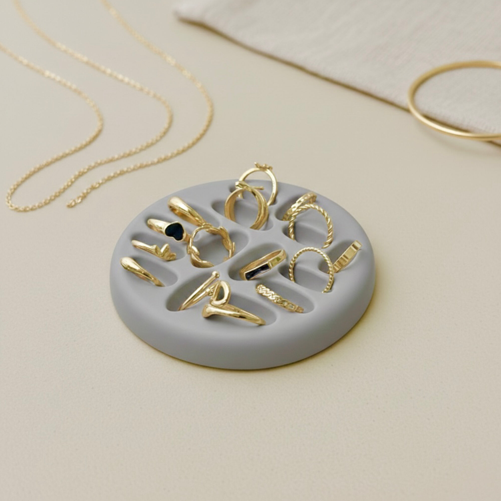 Grey Ring Display Tray - Modern Multi Ring Organiser Dish