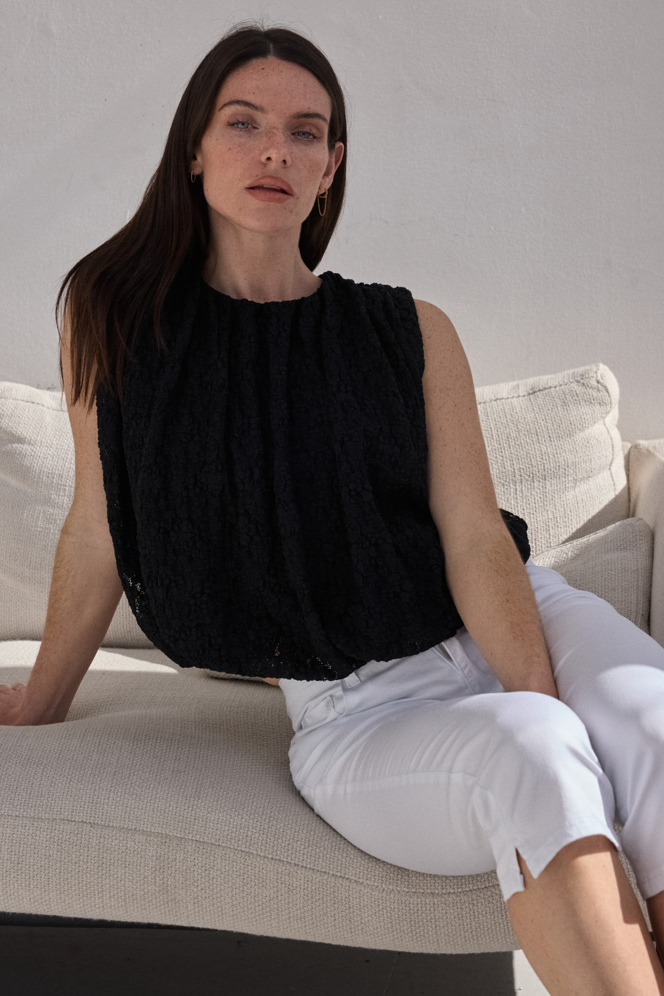 Sleeveless lace-effect top -2