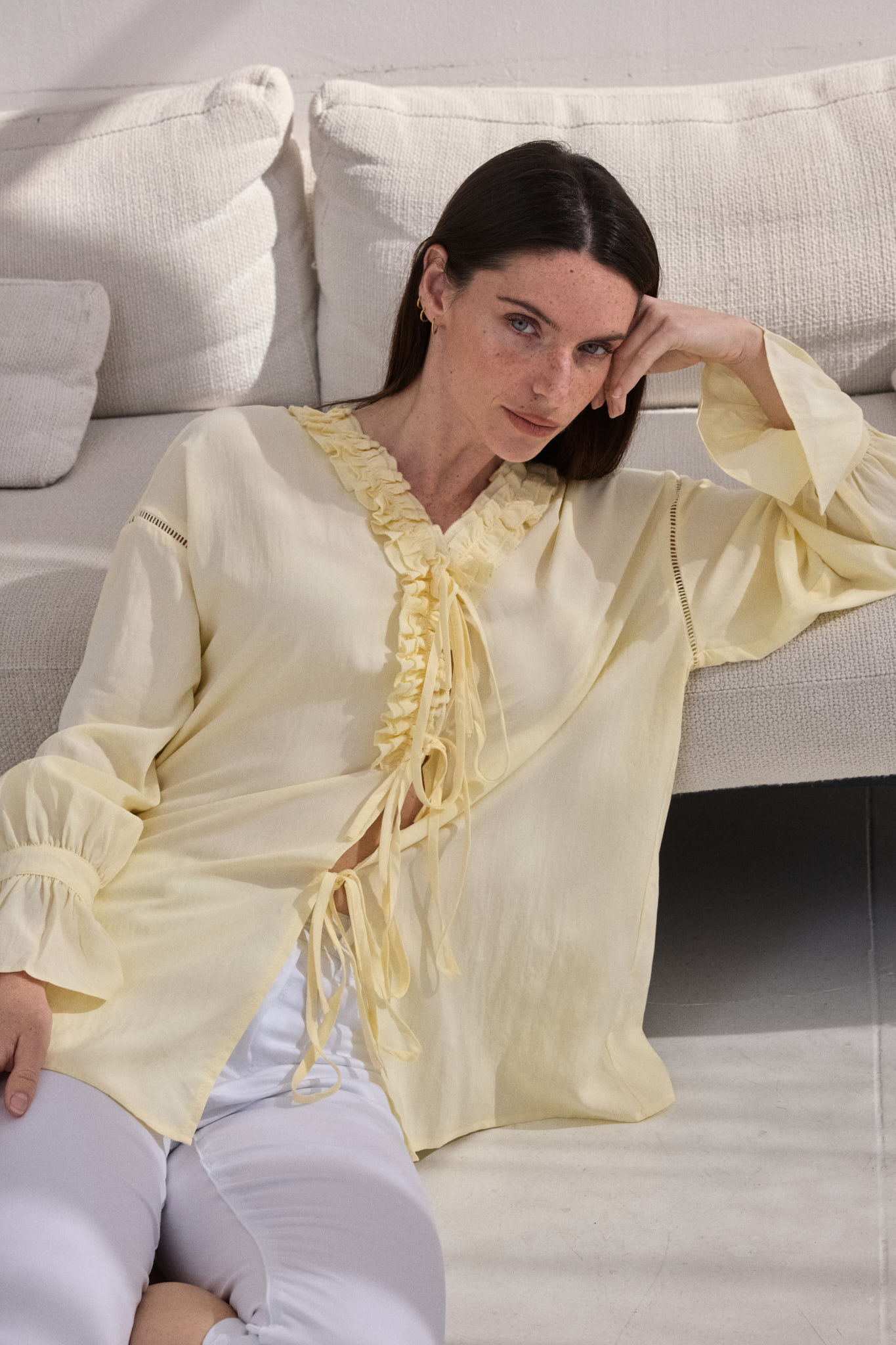 Blusa de seda brocada con volantes -2