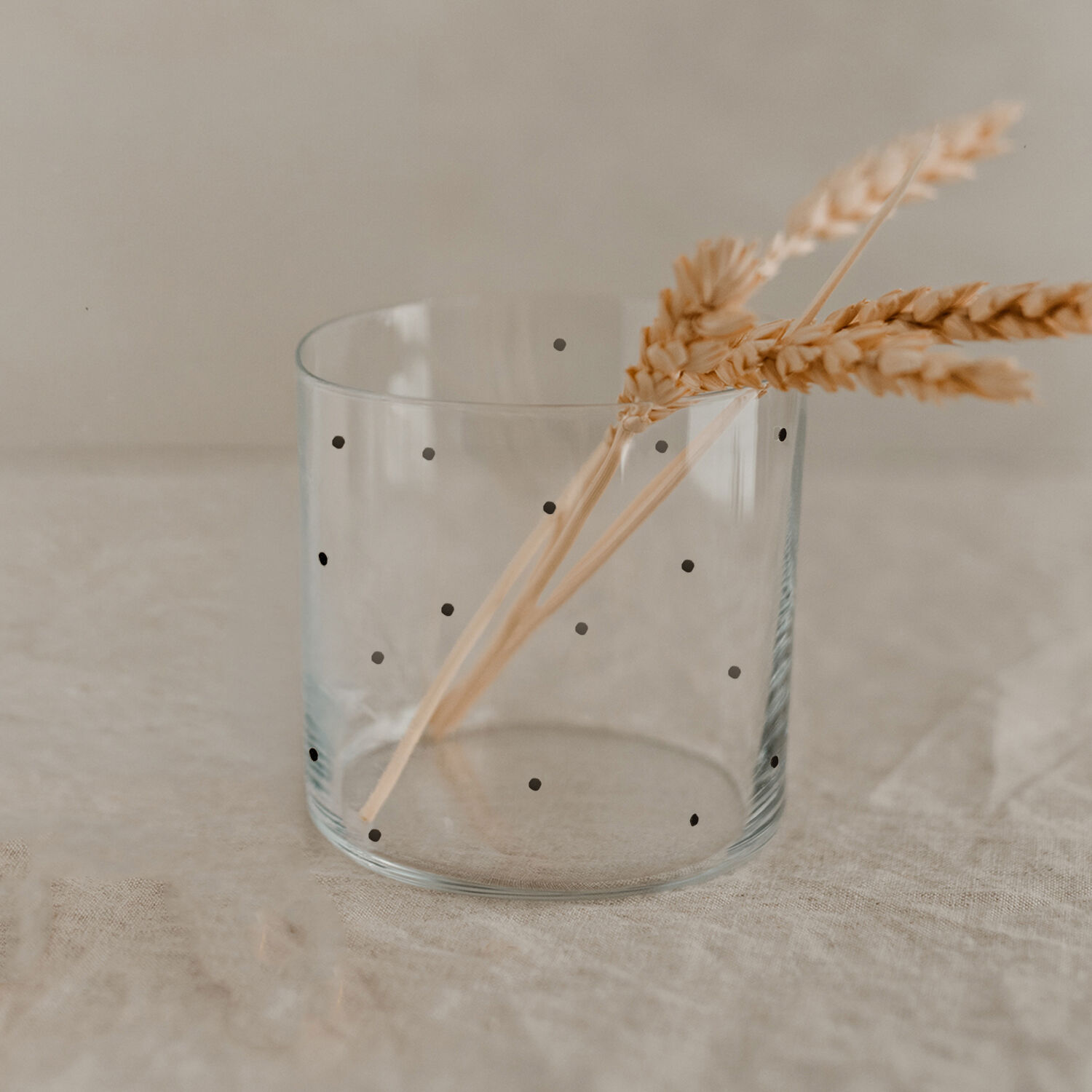 Drinking glass with black dots (PU = 4 pcs)