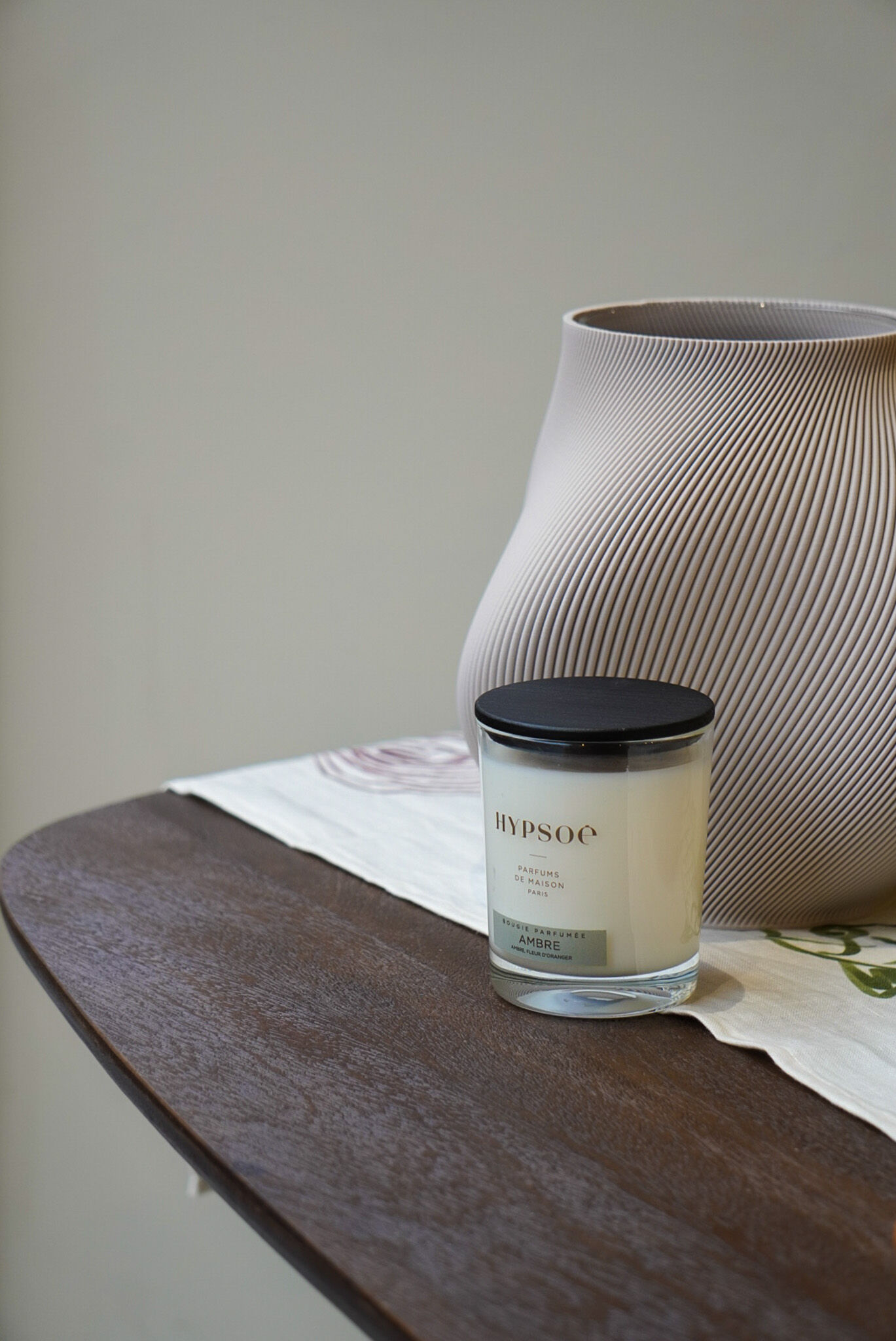 NEW: NATURAL CANDLE, AMBER SCENT, GLASS AND BLACK LID, HYPSOE, 190G