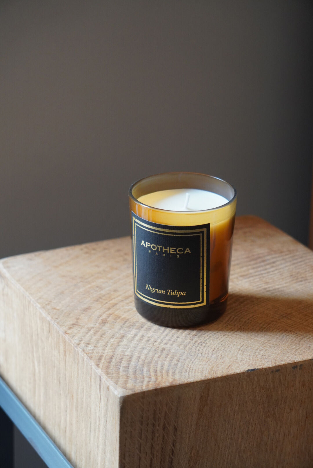 TESTER CANDLE 190G APOTHECA AMBER GLASS CANDLE NIGRUM TULIPA (amber) scent