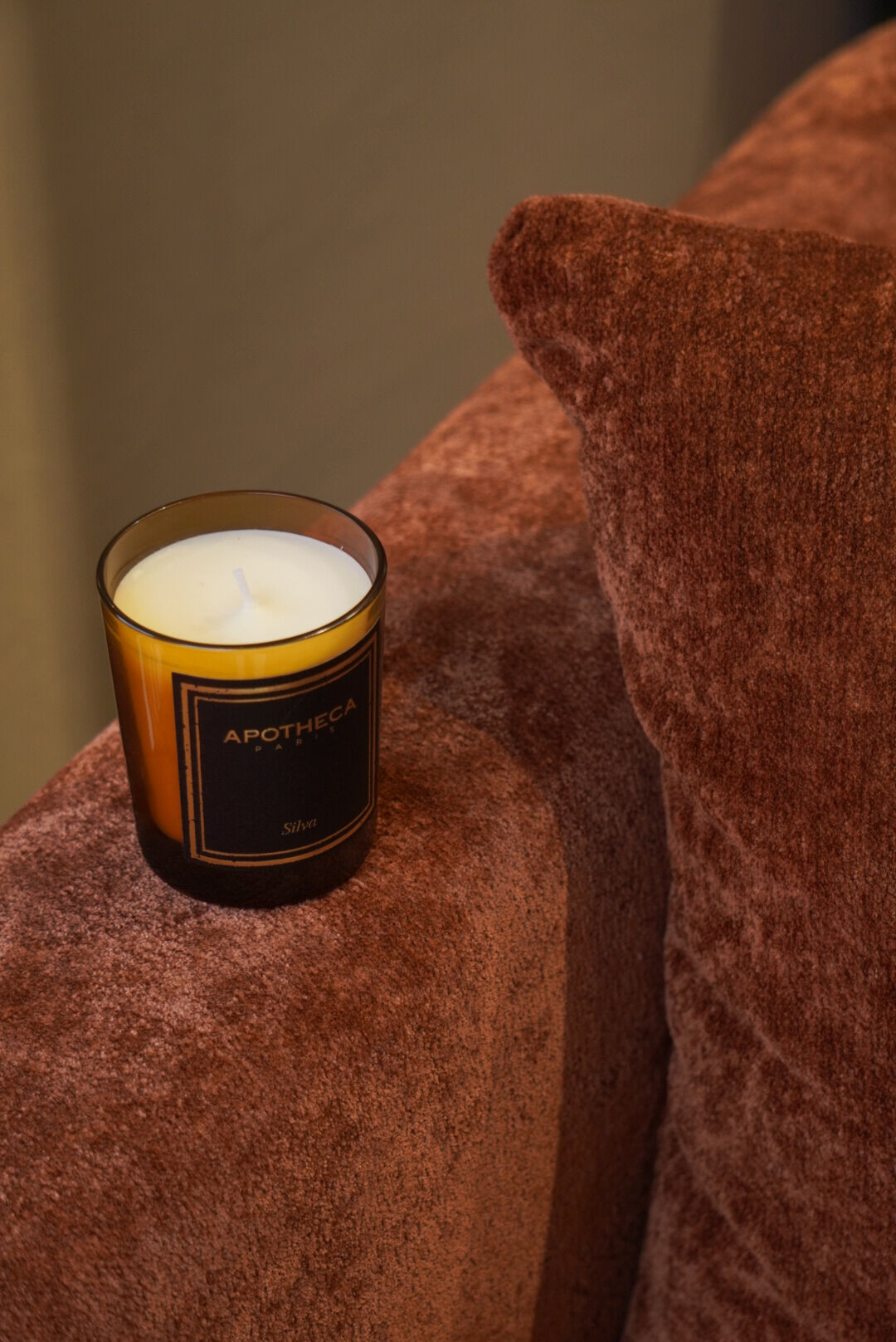 VELA DE PRUEBA 190G APOTHECA VELA DE CRISTAL ÁMBAR AROMÁTICA SILVA aroma (cuero y pino)