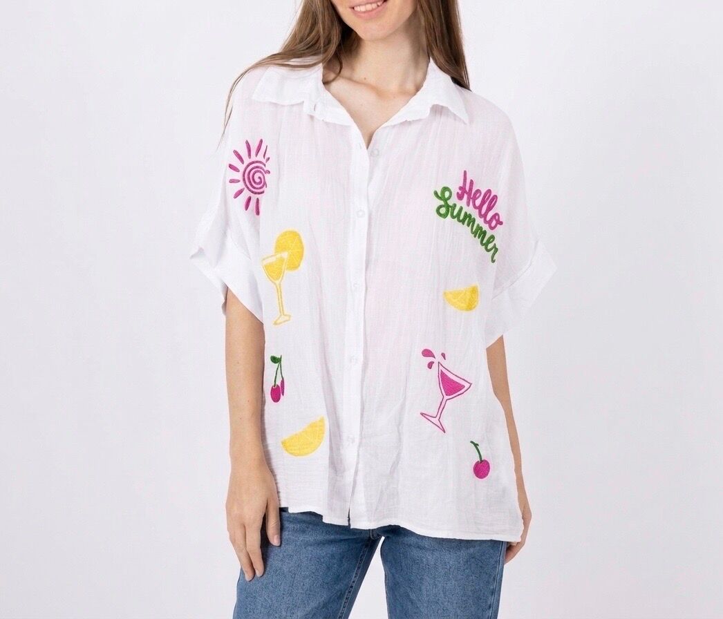 Loose-fitting, short-sleeved shirt with summery printed cuffs