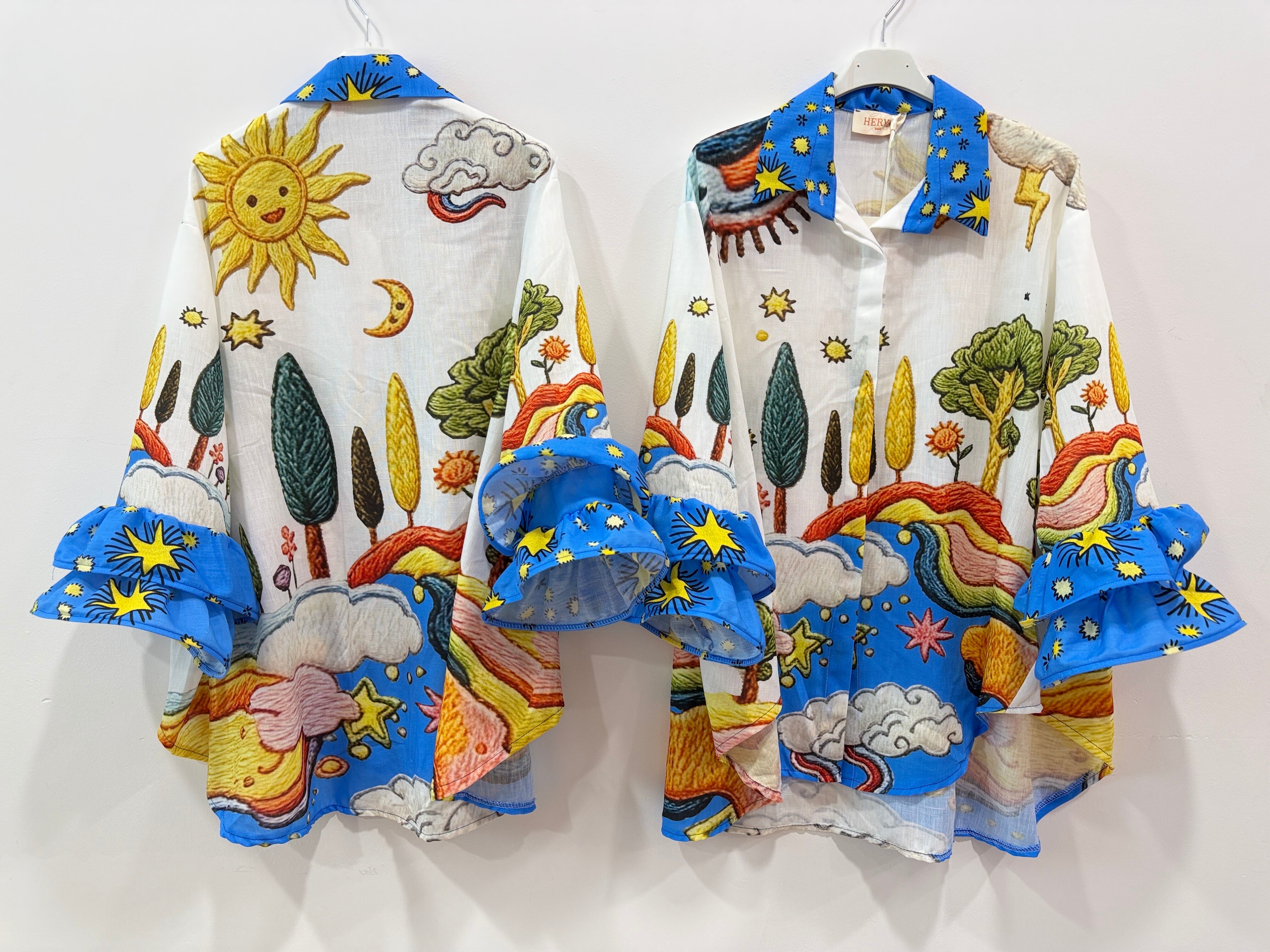 Chemise ample manches longues évasées terminées par de superbes doubles volants superposés imprimé divers coloré