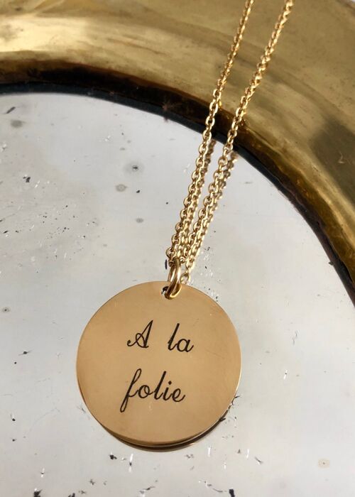 Collier une Médaille "A la folie" - Doré - Standard classique (45cm)