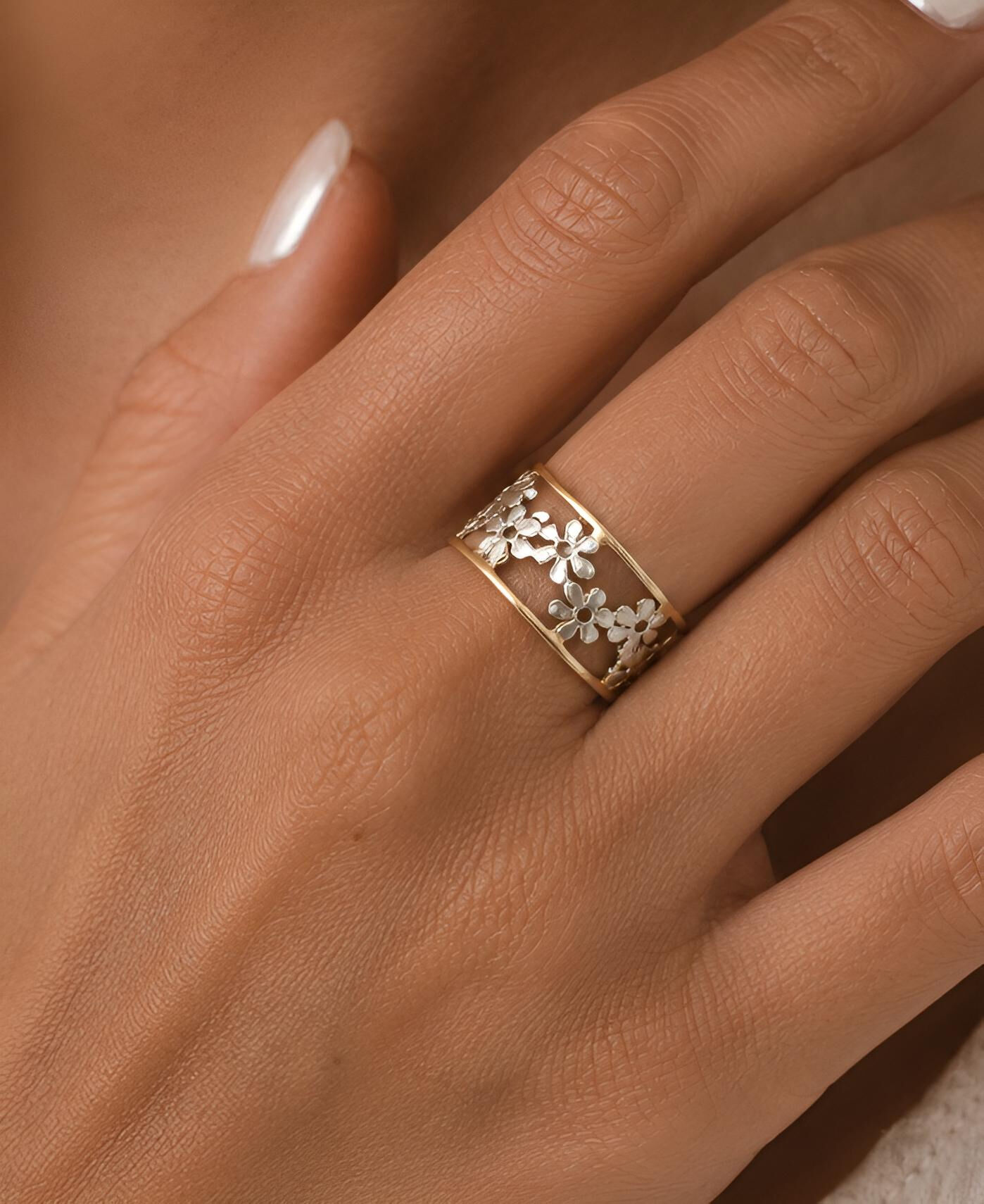 Verstellbarer floraler Boho-Ring