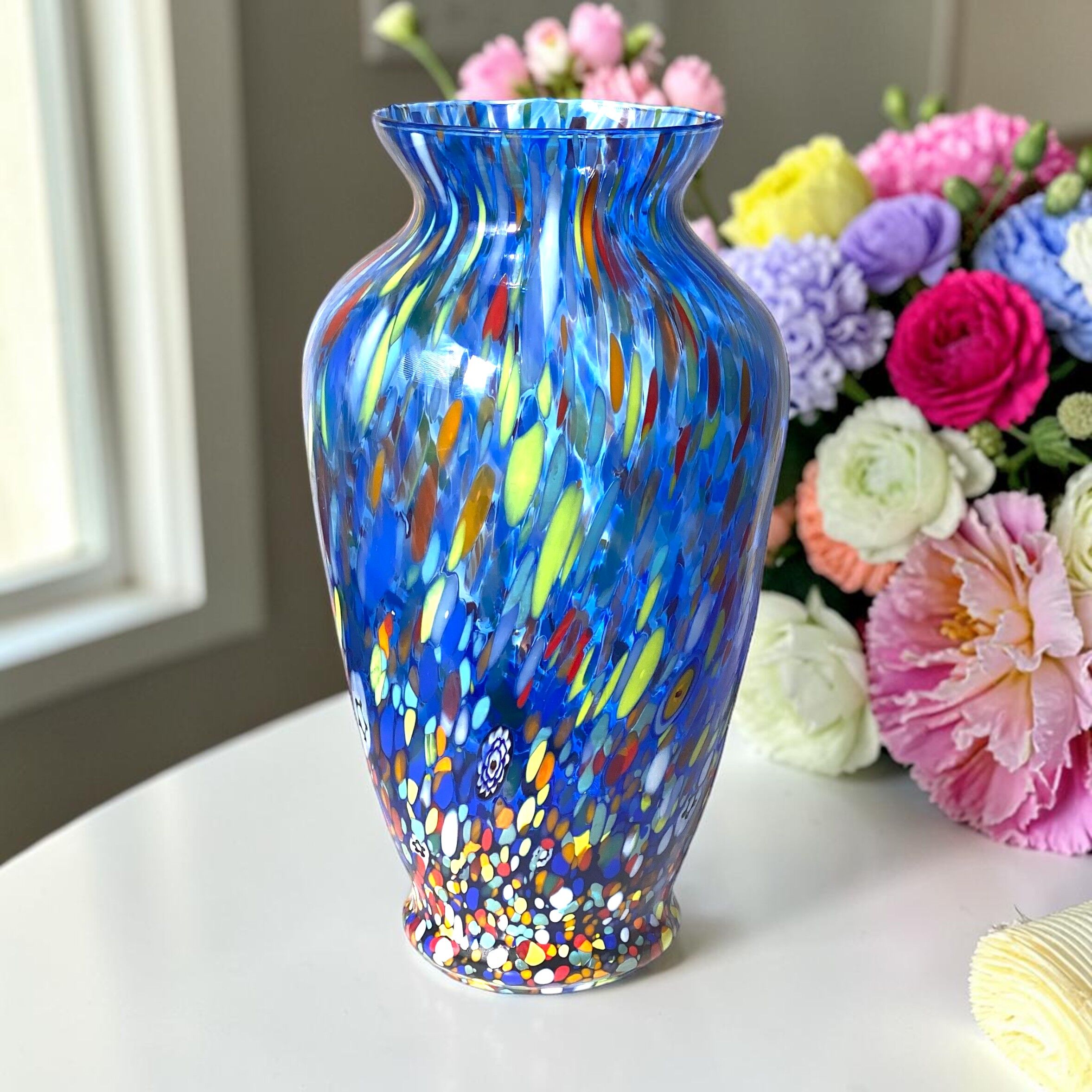 Jarrón de vidrio soplado estilo "CLASSIC", hecho a mano con Murano Murrine, línea "I Colori di Murano". 30 CMS. Hecho en Italia