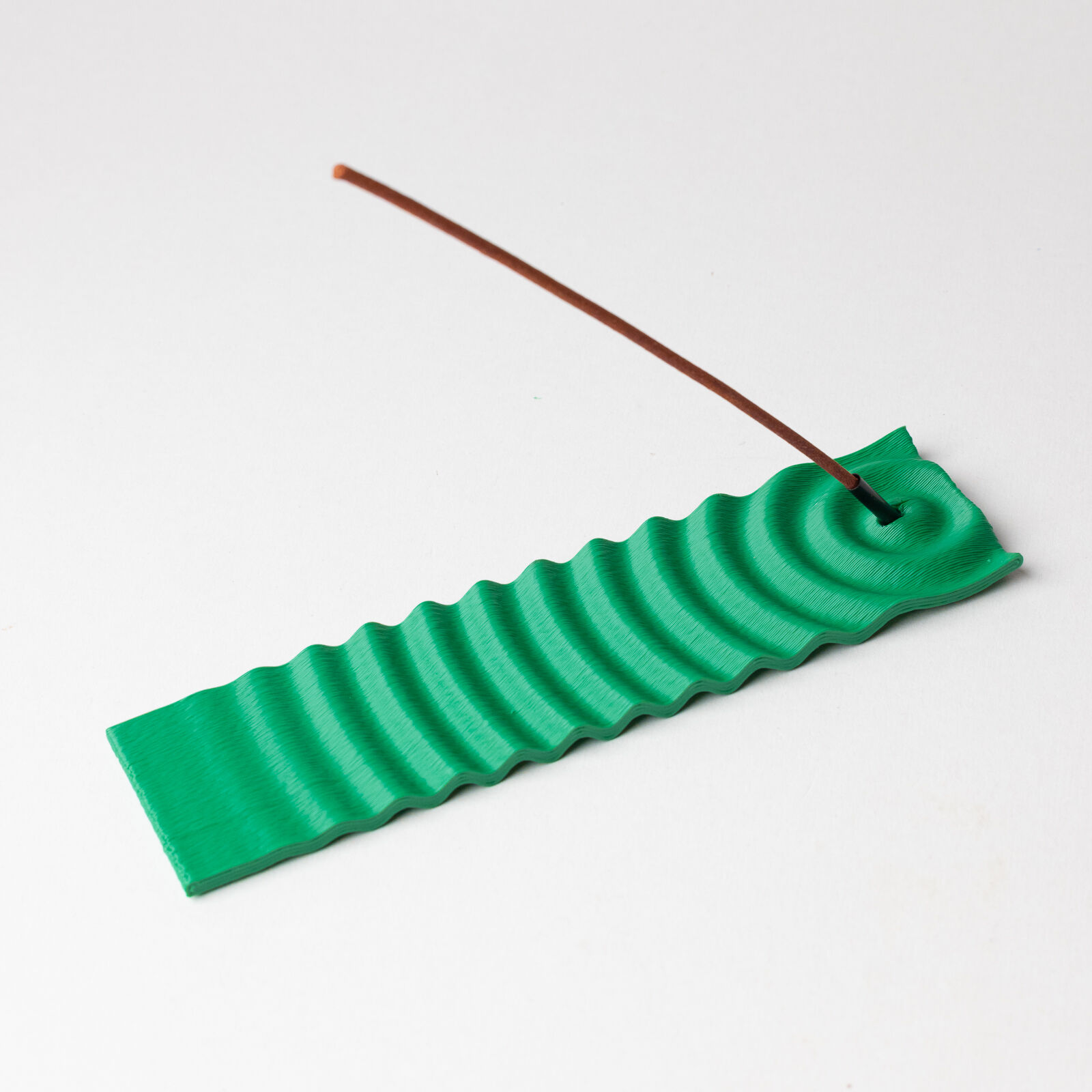 Räucherstäbchenhalter – Hauptfarbe – Wellenförmig