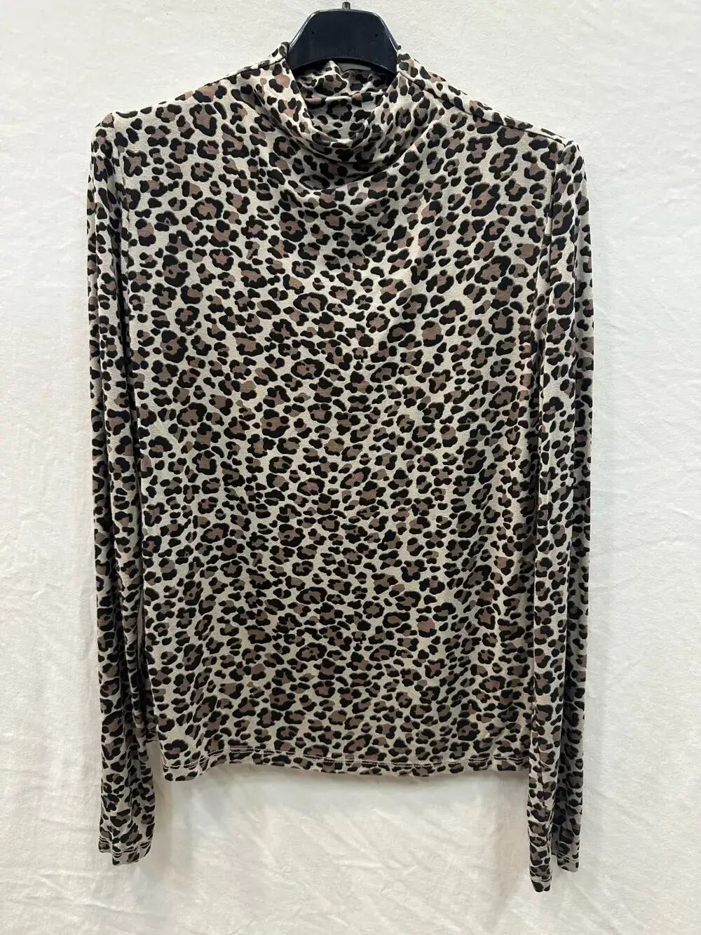 Leopard print turtleneck undershirt