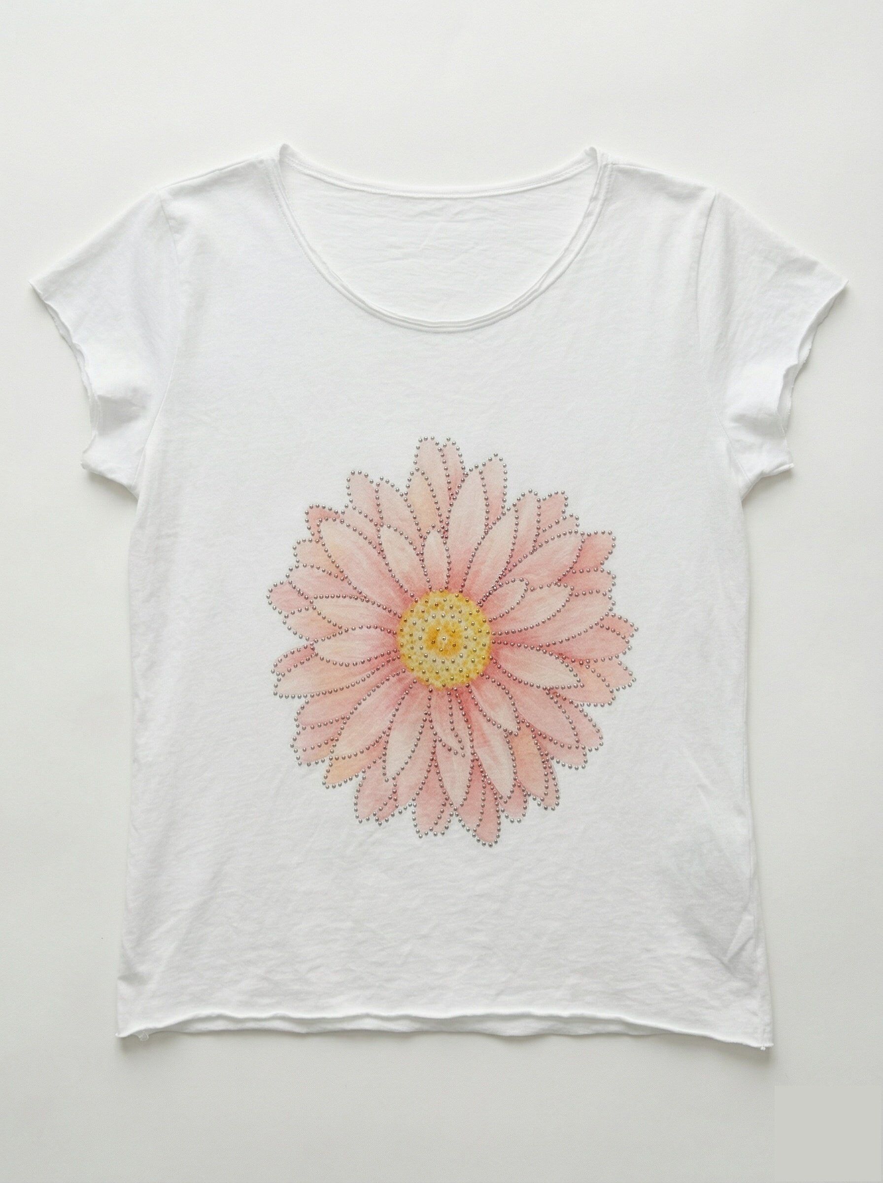 White T-shirt with Pink Daisy