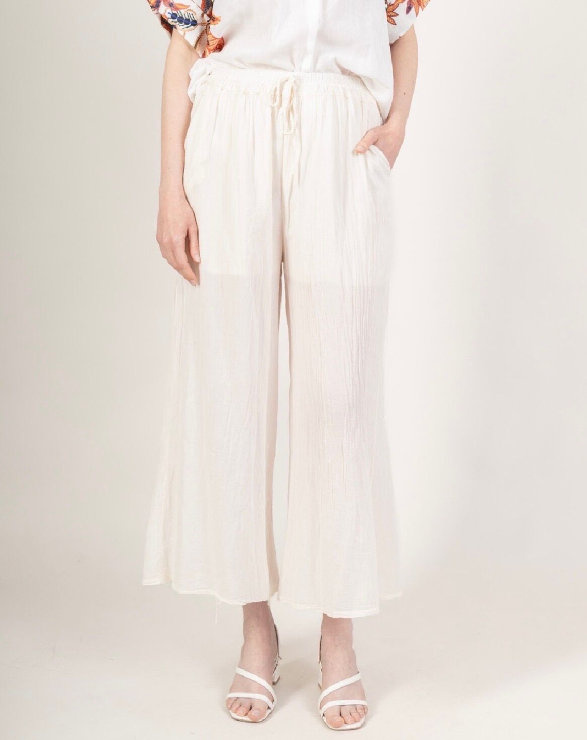 Lined, flared 7/8 length trousers with elasticated and gathered waistband and faux drawstring, 2 side pockets