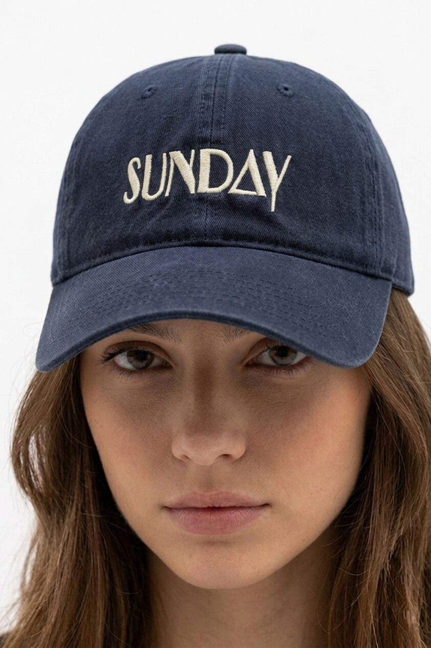 Casquette en coton 100% brodé SUNDAY