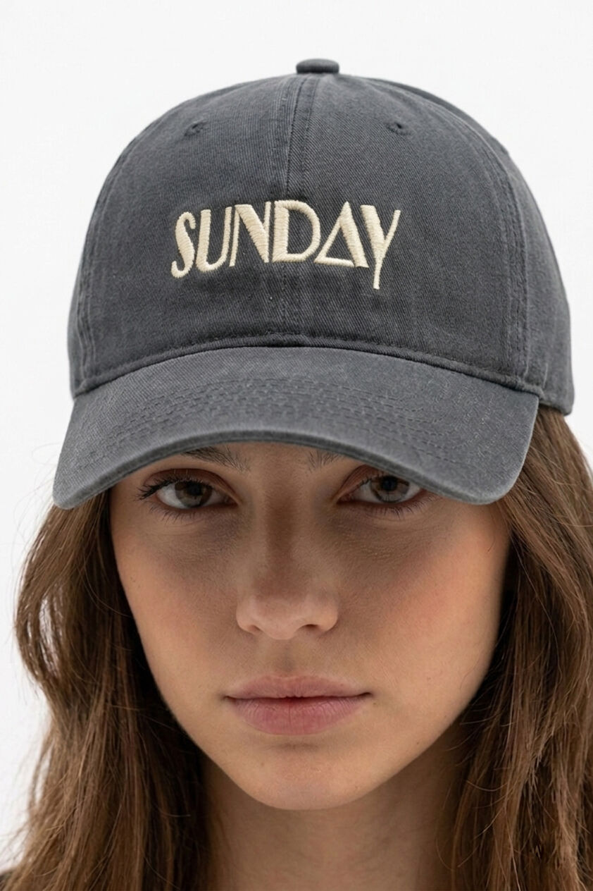 Casquette en coton 100% brodé SUNDAY