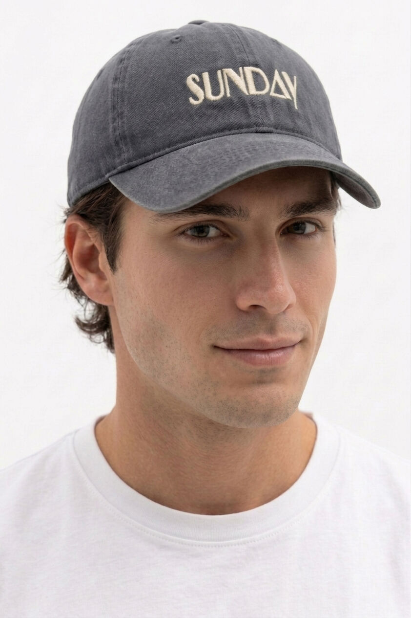 Casquette en coton 100% brodé SUNDAY