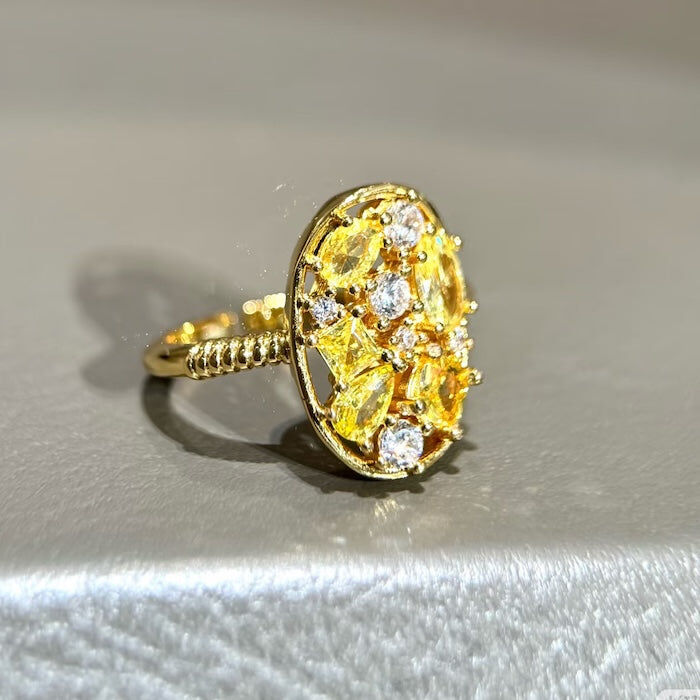 Offener Ring aus gelbem Kristallcluster
