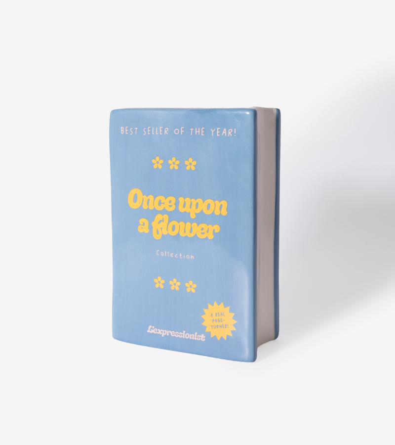 Érase una vez un jarrón con forma de libro de flores