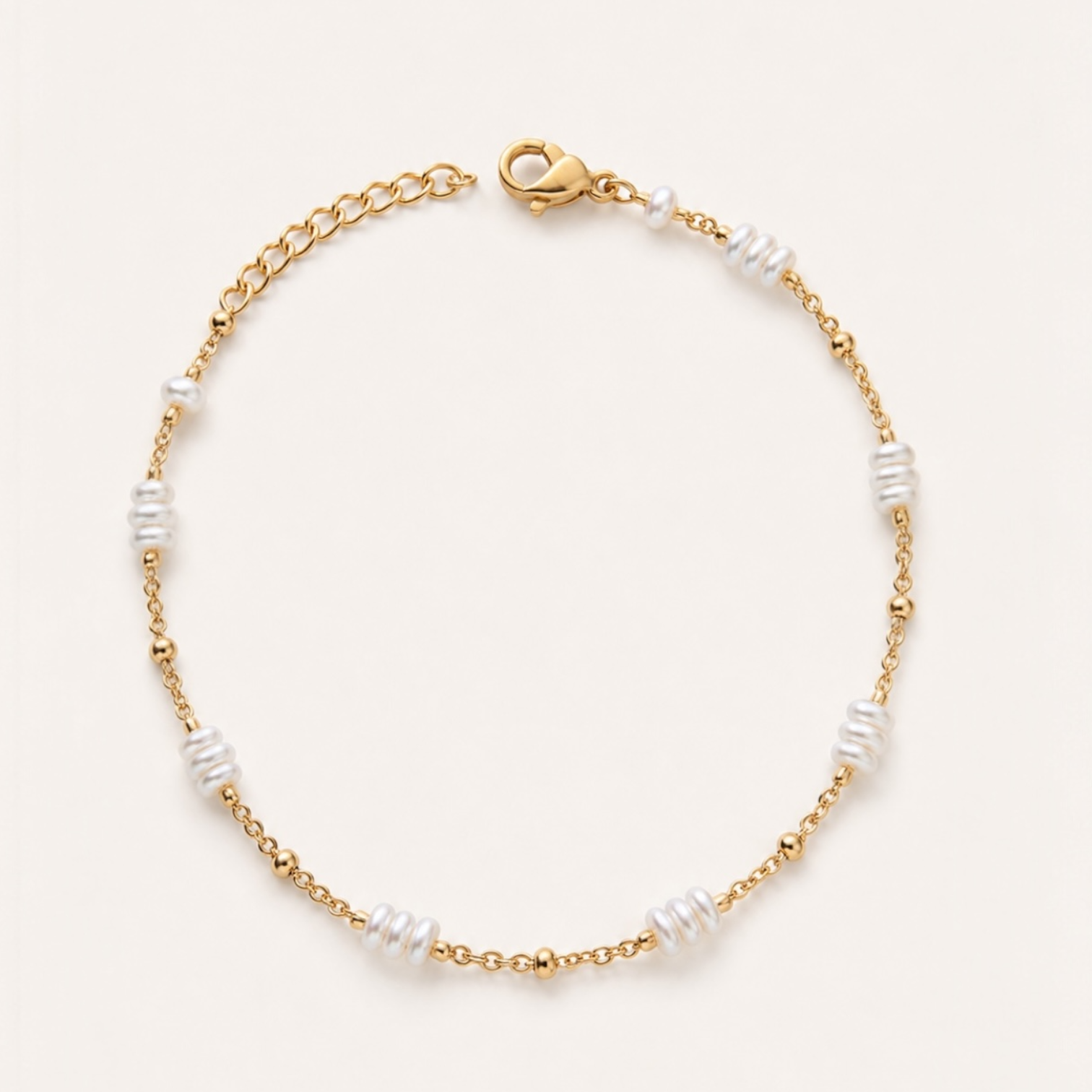 Bracelet fin en acier inoxydable doré et perles de culture