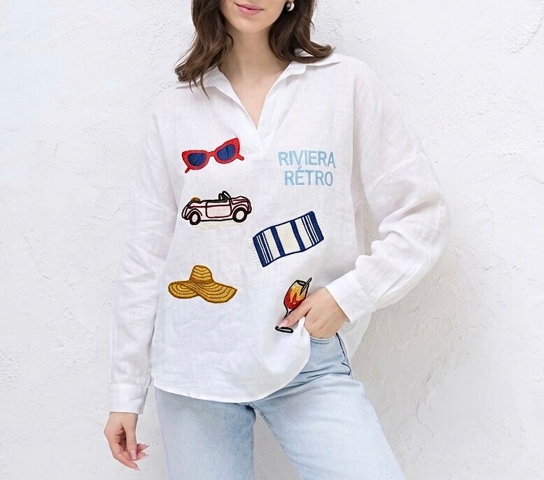 Loose-fitting blouse with a shirt collar and long sleeves, summery Riviera-style embroidery. Summery feel.