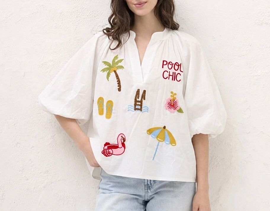 Loose-fitting blouse with short puff sleeves, mandarin collar, and summer embroidery.