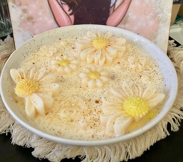 🌼 Floral Candle – Monoi Scent 🌼