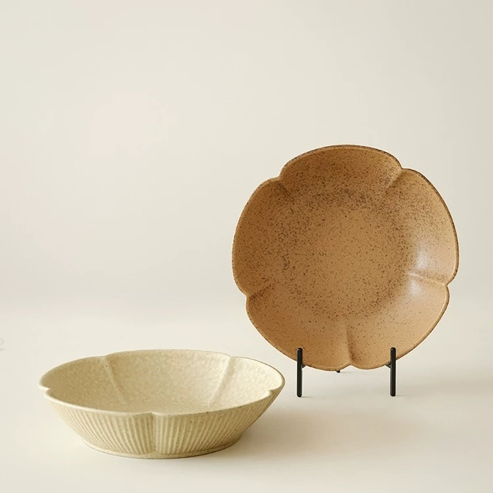 Assiette creuse en forme de fleur de prunier
