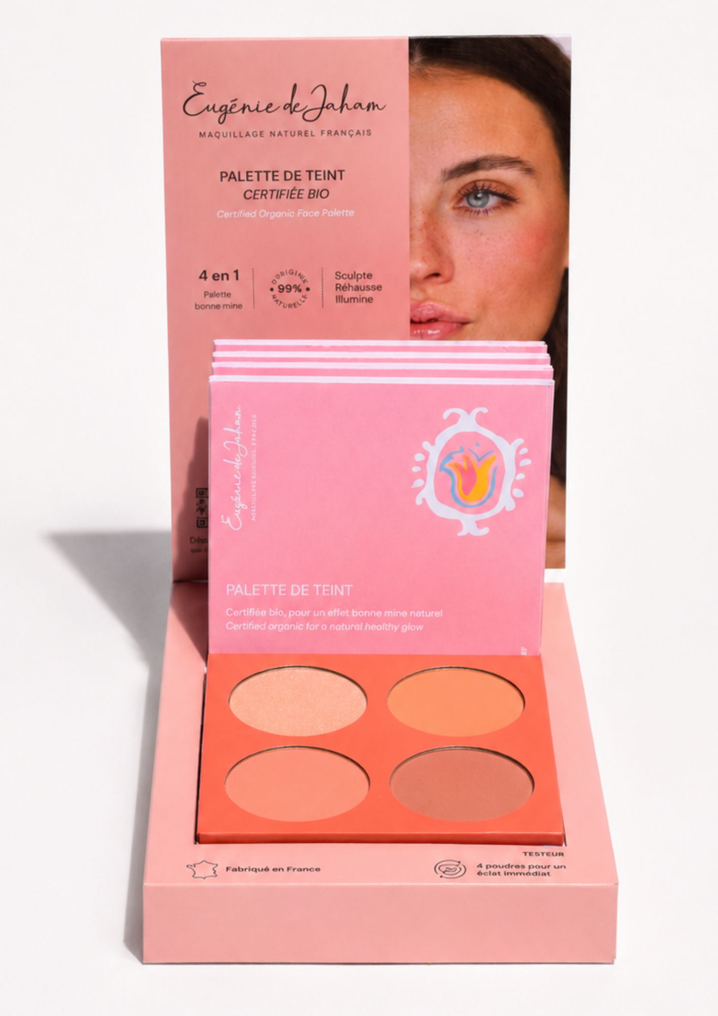 Präsentationsständer mit Bio- und veganen Make-up-Paletten für den Teint