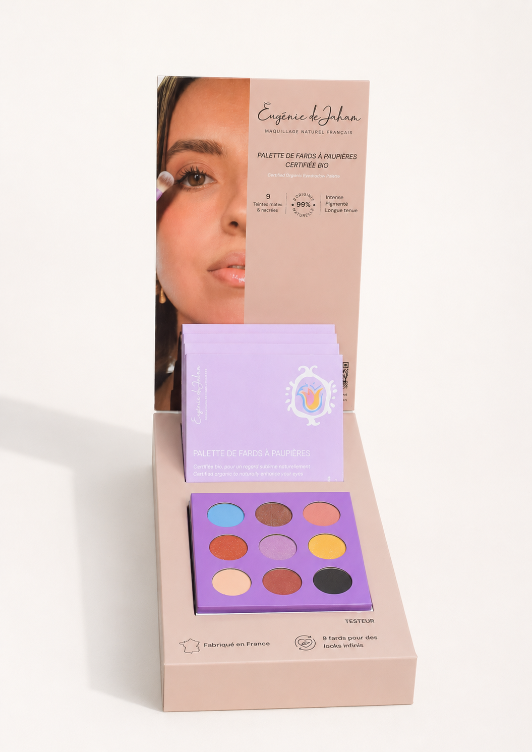 Präsentationsständer mit Bio- und veganen Augen-Make-up-Paletten